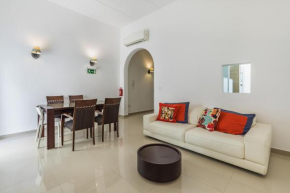 Unique Four Bedroom Townhouse One Minute Away From The Seafront
